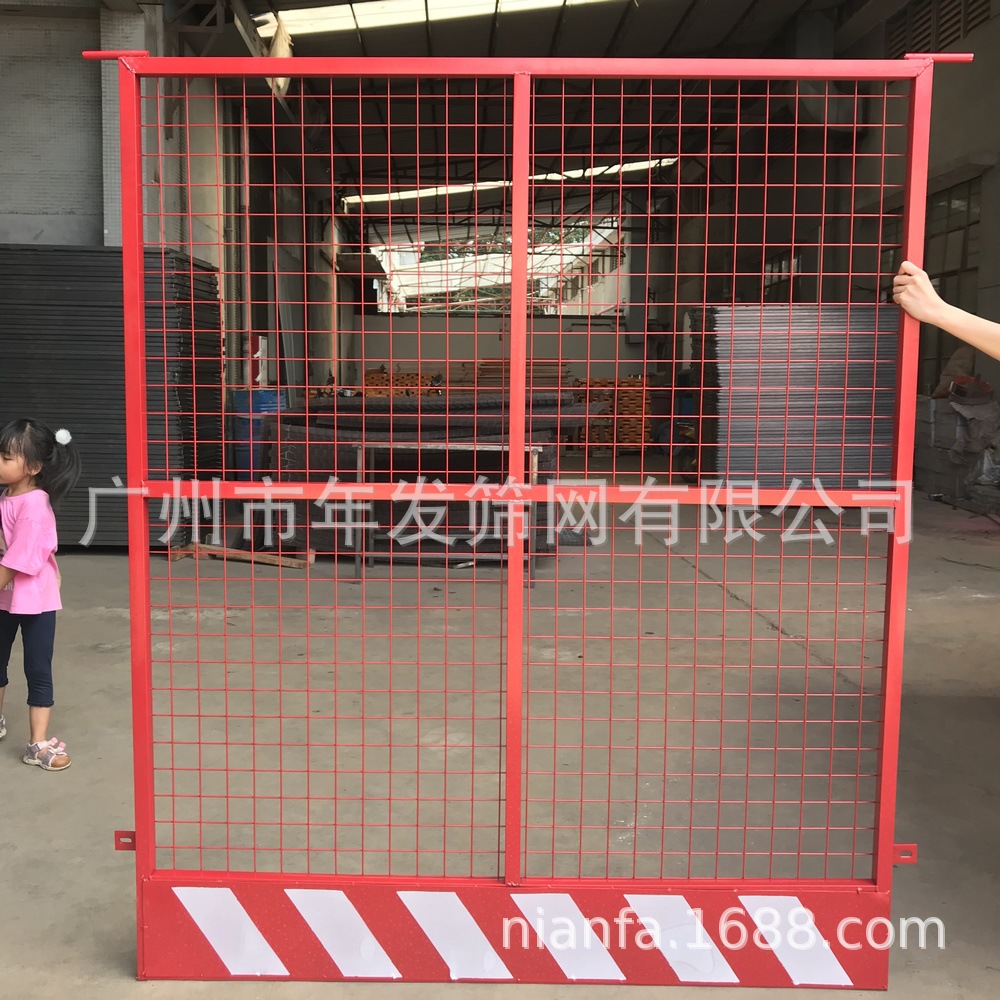 低碳钢丝电梯井口防护门 施工楼层洞口安全防护网 定制人货梯门