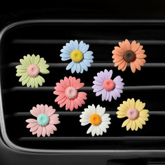 Small daisy-inspired car vent perfume clip—creative sunflower design, perfect for car air vents and as a stylish in-car fragrance accessory.