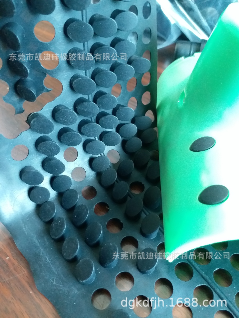 低价销售硅胶耳塞 TPR耳塞 海绵耳塞 PU耳塞 硅胶活塞 硅胶卡槽件