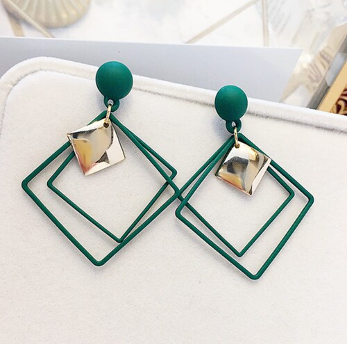 Cross-border provision of cool, fashionable and creative styles, trendy rhombus alloy earrings, temperament earrings, ear studs and jewelry wholesale
