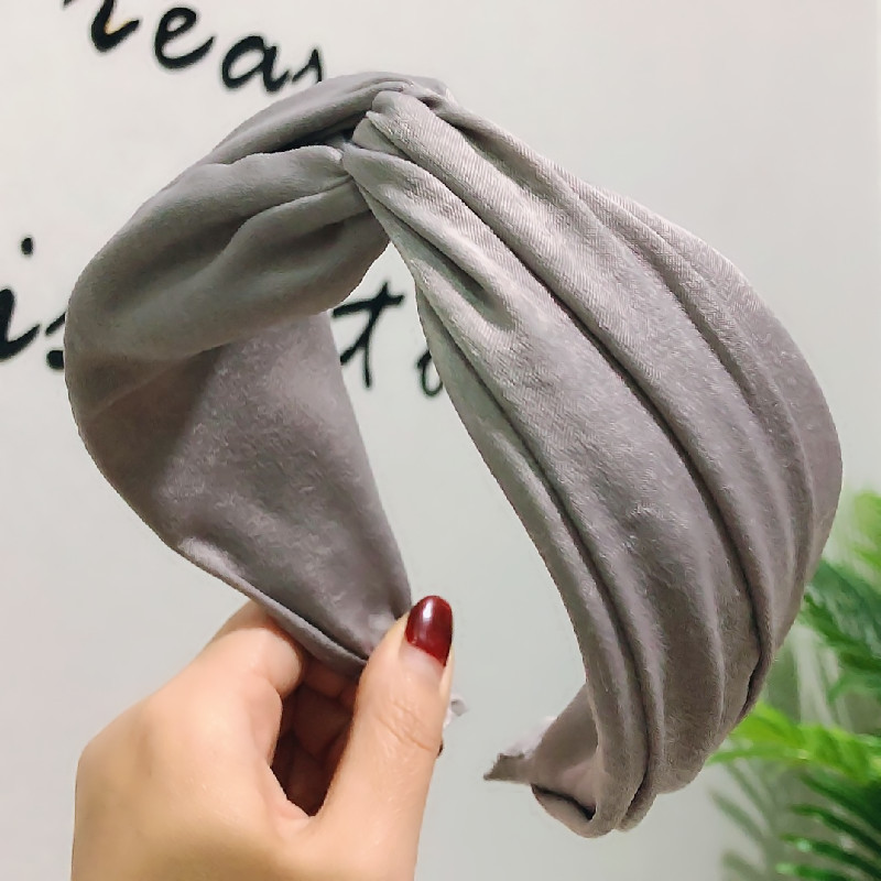 Korean Wave  Fashion Wide-brimmed Solid Color Cross-knotted Fabric Hair Accessories Mori Girl Hair Hoop Wholesale Nihaojewelry display picture 11