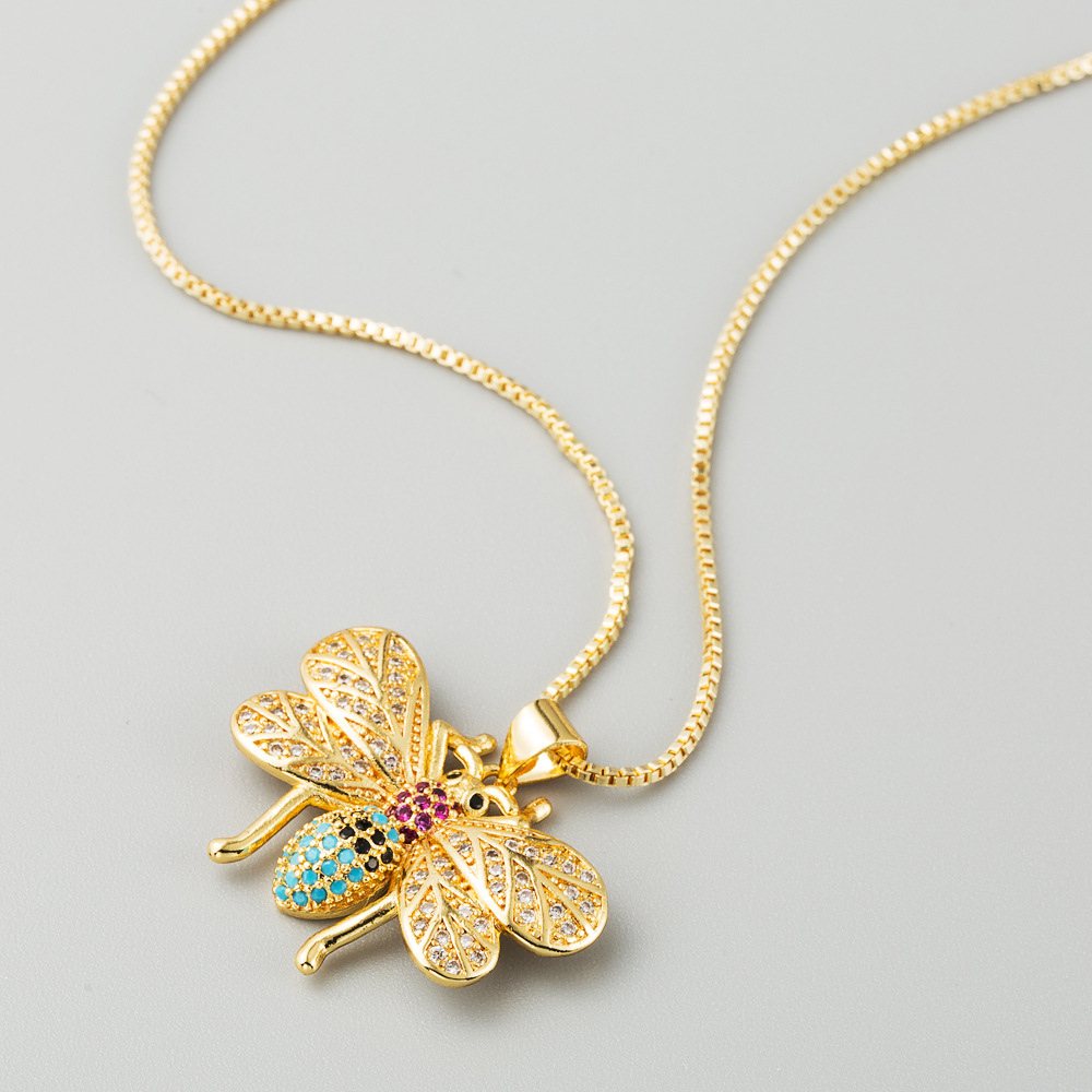 Européen Et Américain  Croix-frontière Mode Abeille Pendentif Femme Collier Jour De Creative Valentine Clavicule Chaîne De Cuivre Couleur Zircon display picture 4