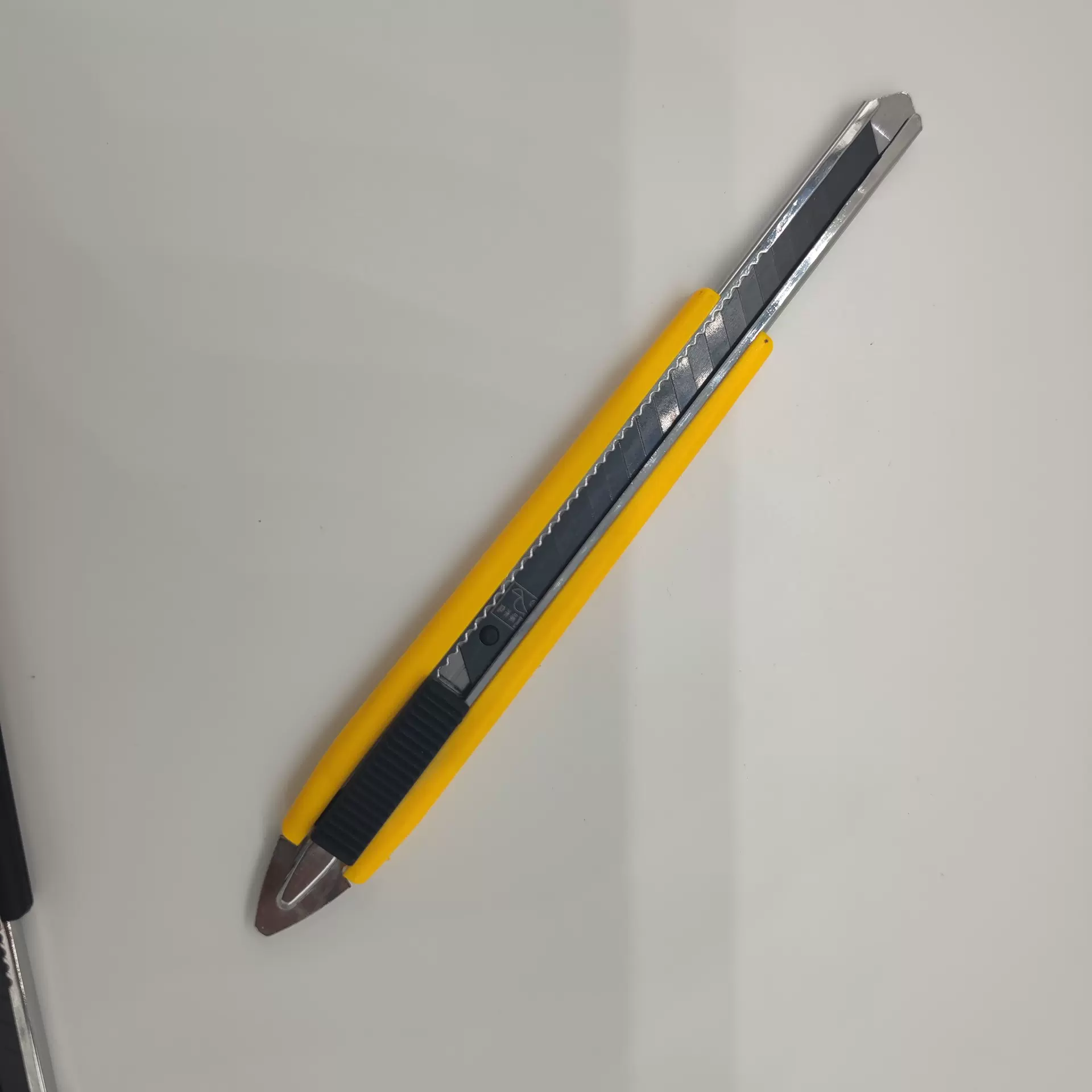 9mm加长美工刀 裁纸刀 办公用品