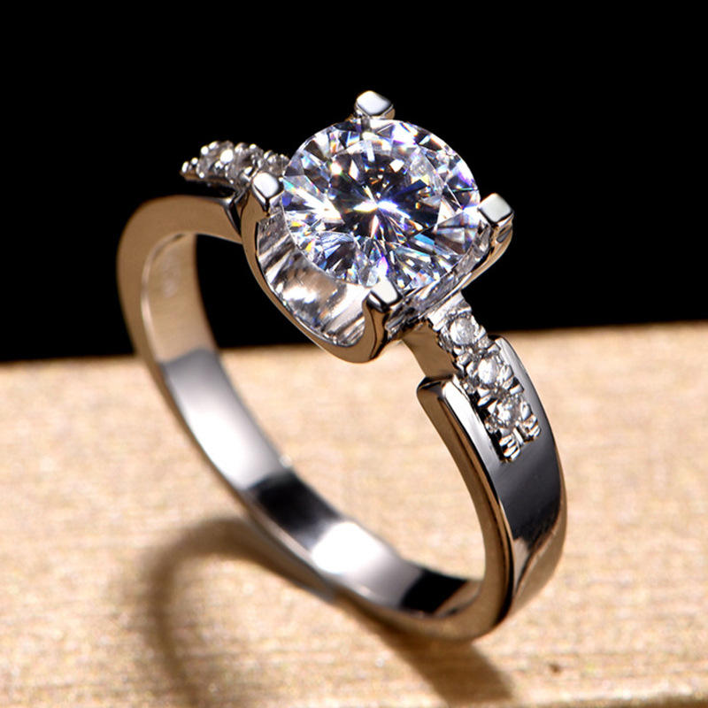 莫桑石戒指四爪牛頭皮帶款925銀渡白金2克拉莫桑訂婚鑽戒女戒