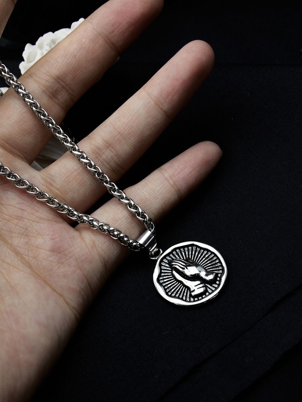 Unisex Gender Hip-hop Simple Style Round Gesture Titanium Steel Unisex Sweater Chain