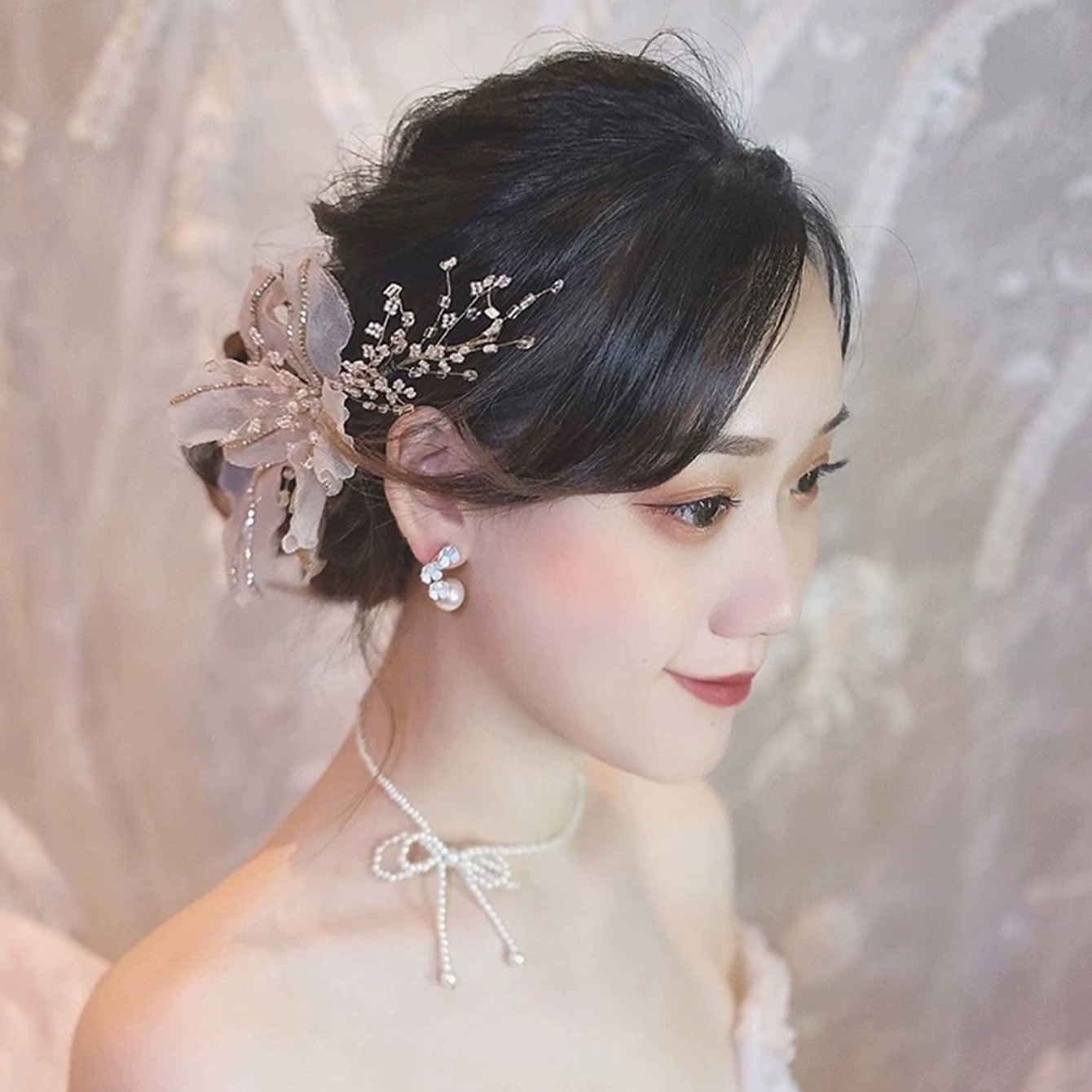 Mode De Mariée Blanc Fil De Soie Grande Tête Fleur Perlée À La Main Coiffure Strass Cheveux Accessoires display picture 4