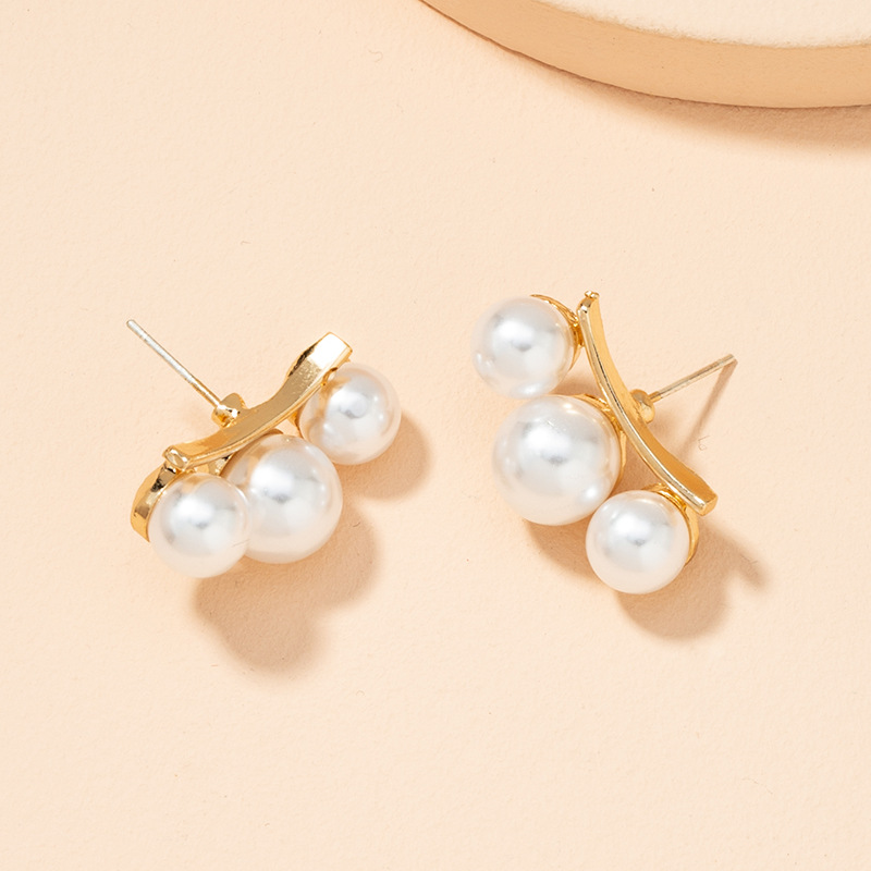 Pearl Pendant Earrings display picture 3