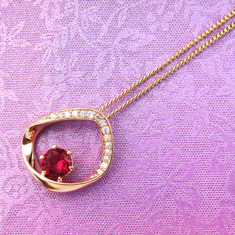 �¿�ʱ�и���΢���ʯ��׹ ��Ů�������̿�ٴ����� ������������