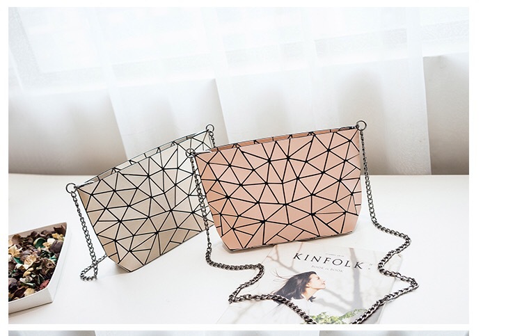 2023 New Matte 5 * 8 Geometric One Shoulder Borsa da donna Versione coreana Fashion Cross Fold Leggero Lingge Borsa piccola_voghion.com