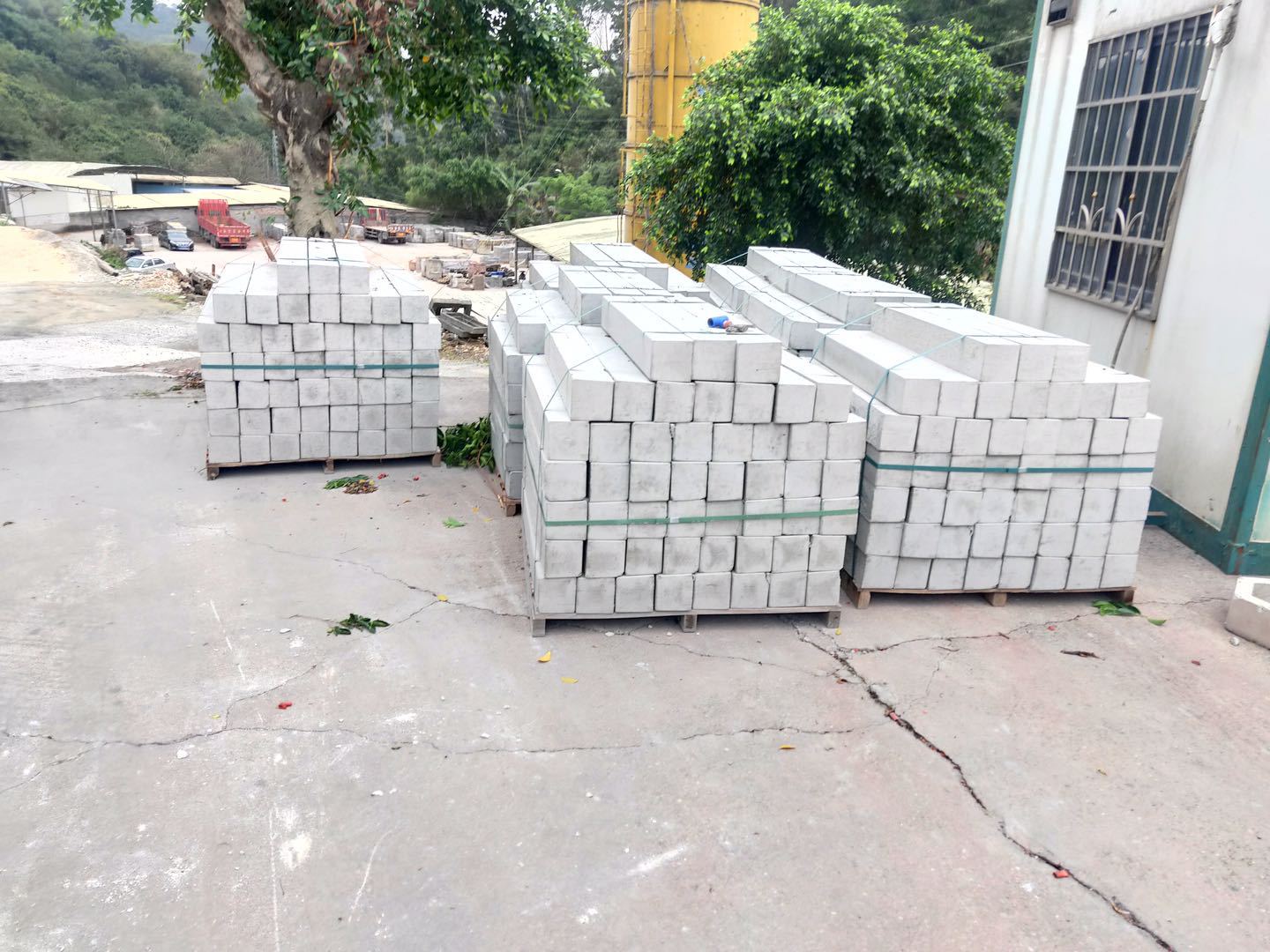 广州荔湾水泥路侧石厂家 路沿石价格 砼威建材