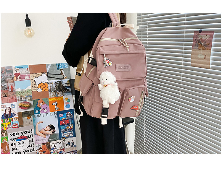 Étudiant Occasionnel A Frappé Le Sac D&#39;école De Couleur display picture 54