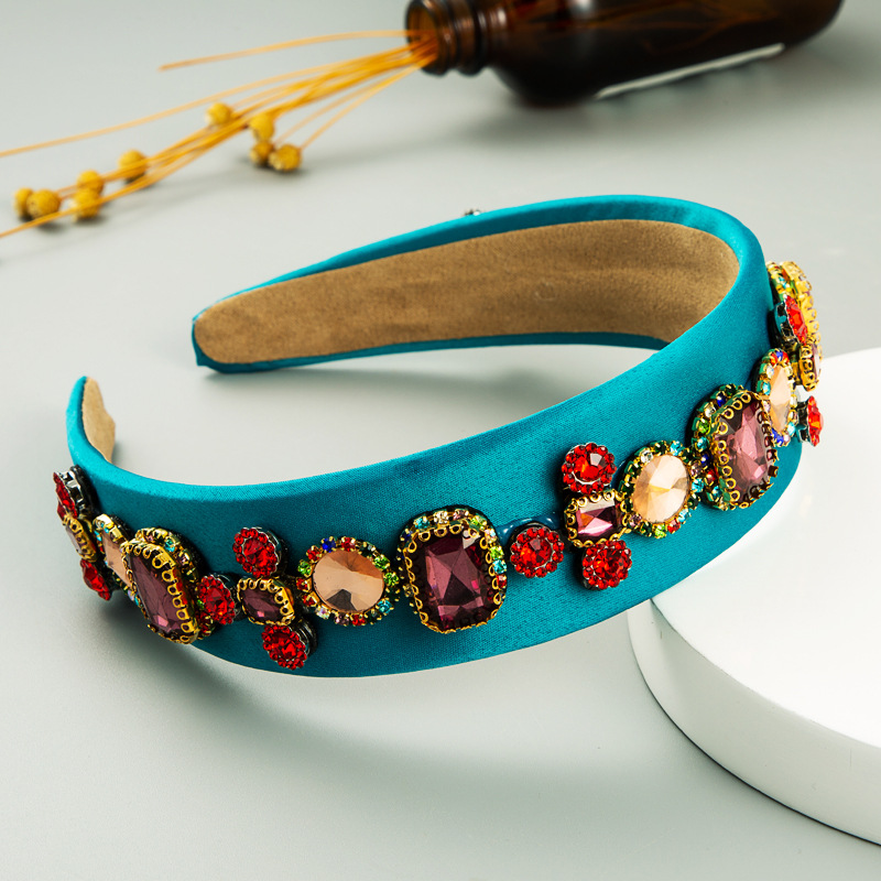 Fashion Wide-brimmed Fabric Headband Women's Retro Wild Go Out Full Drill Headband display picture 7