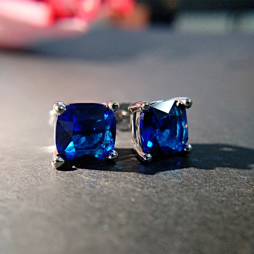 Xiaohongshu sapphire four-prong earrings, fashionable starry sky blue diamond earrings, square blue crystal earrings for women
