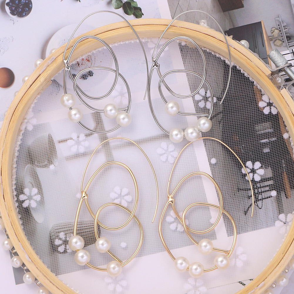 Korean Fashion Girl Heart Pearl Simple Alloy Circle Geometric Shape Earrings Wholesale display picture 5