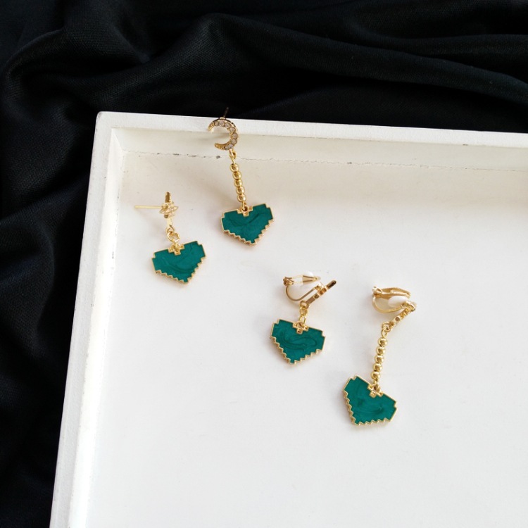 Élégant Coeur Simple Sauvage Boucles D'oreilles Japonais Et Coréen Personnalité Xingyue Menthe Vert Dripping Huile Bijoux Boucles D'oreilles Vintage Boucles D'oreilles Femme display picture 2