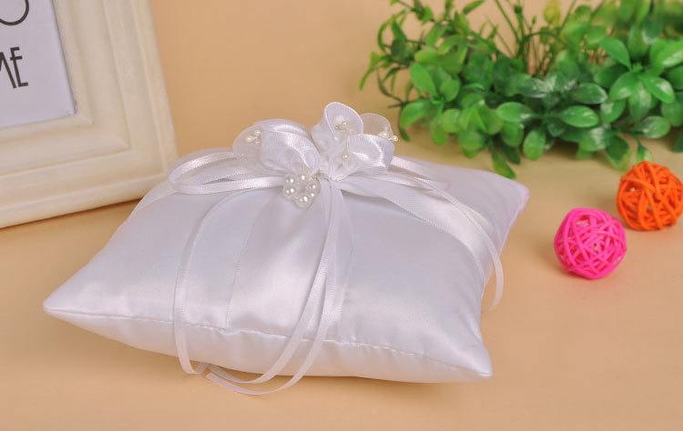 Cross-border best-selling European-style wedding supplies: pearl flower bud, cross bride ring pillow, flower ring pillow, wedding ring box detail image 10