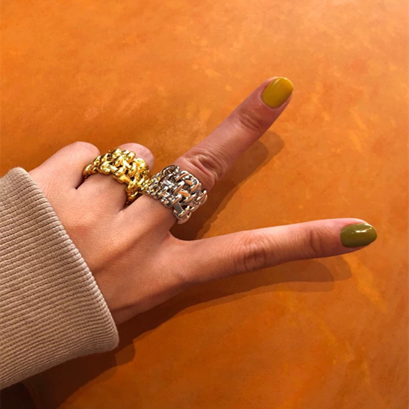 Moda Metal Trenzado Anillos Mujeres Anillo Hueco A Rayas Estilo Vintage Anillo Al Por Mayor Nihaojewelry display picture 1