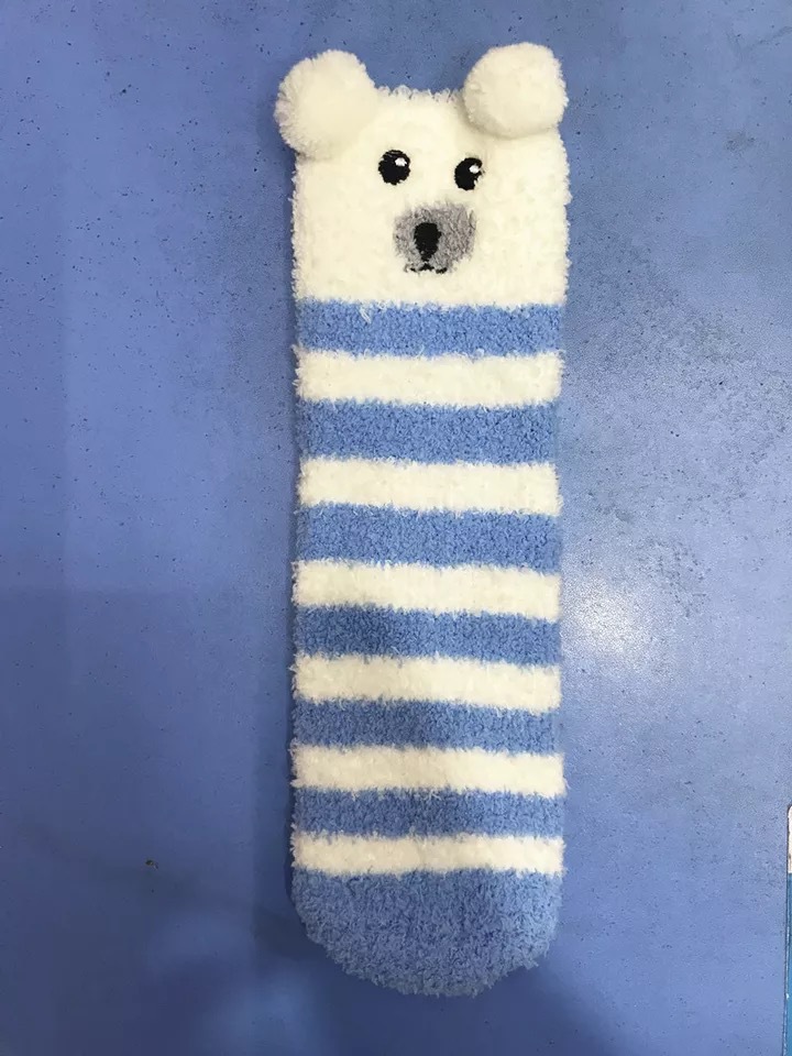 파란색과 흰색 줄무늬 곰