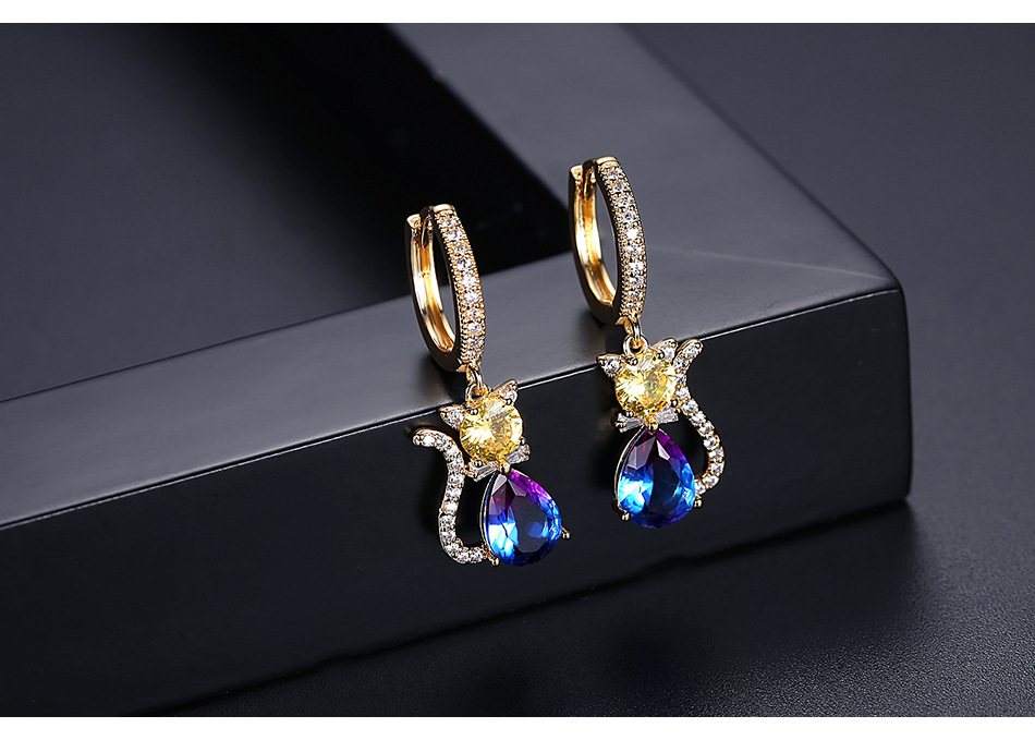 Boucles D'oreilles Fleur Sauvage Mignon Chat Pendentif Boucles D'oreilles En Cuivre Incrusté De Zirconium Boucles D'oreilles En Gros Nihaojewelry display picture 4