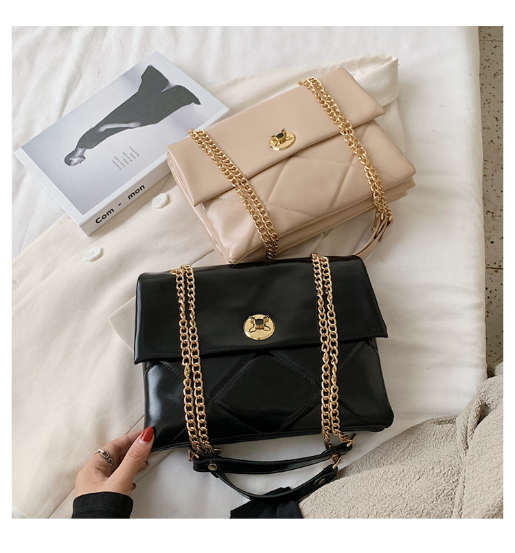 New  Wild Rhombus Chain Shoulder Messenger Retro Simple Large-capacity Women's Bag display picture 8