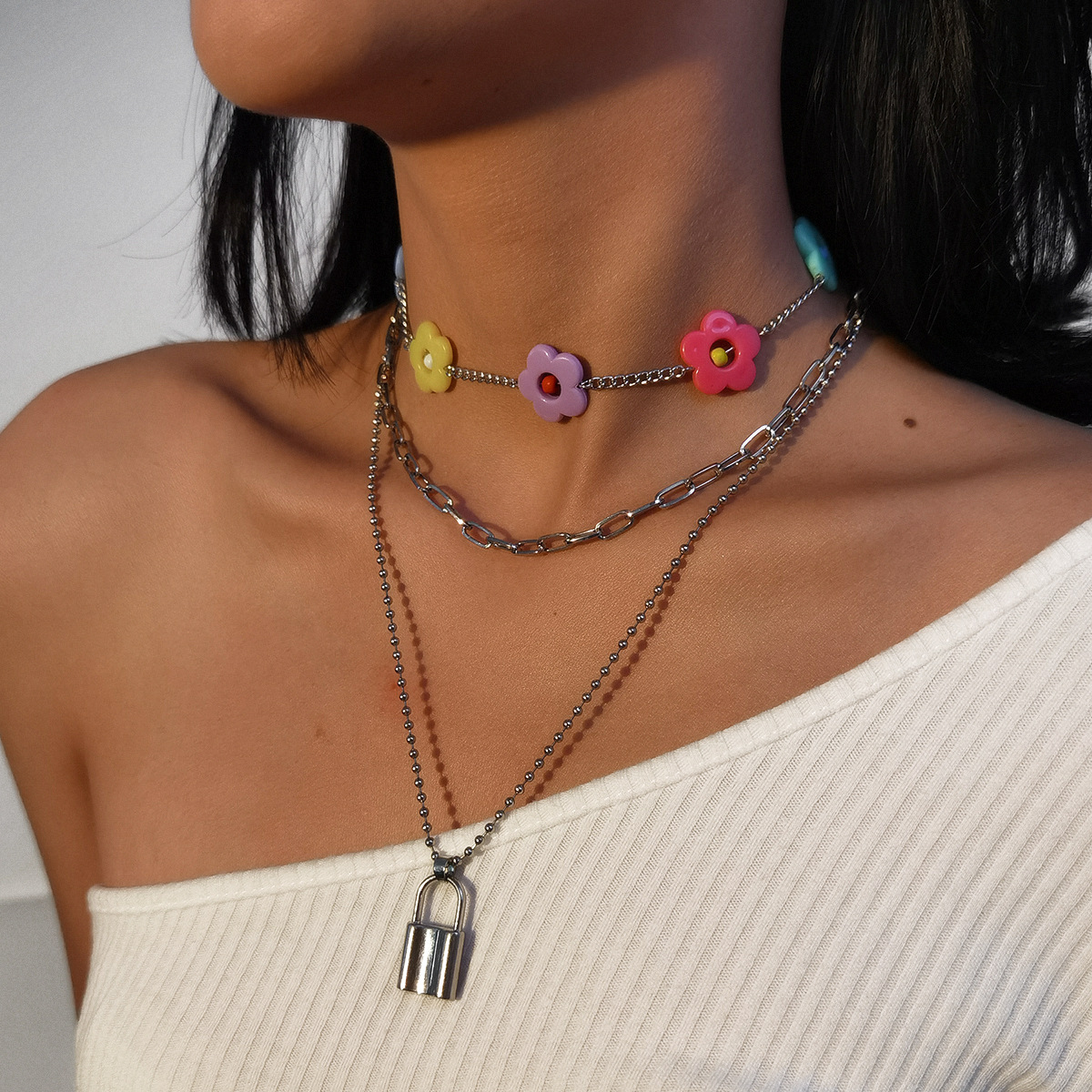 Fashion   Creative Flower Clavicle Suit Necklace Personality Simple Lock Necklace display picture 2