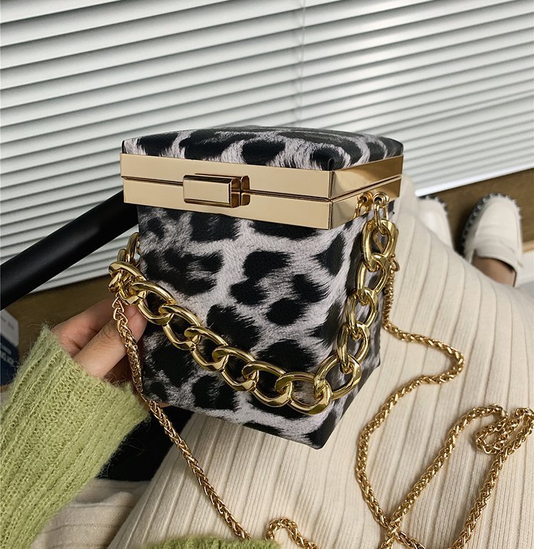 Women's Small Pu Leather Cows Zebra Leopard Cute Streetwear Square Lock Clasp Box Bag display picture 2