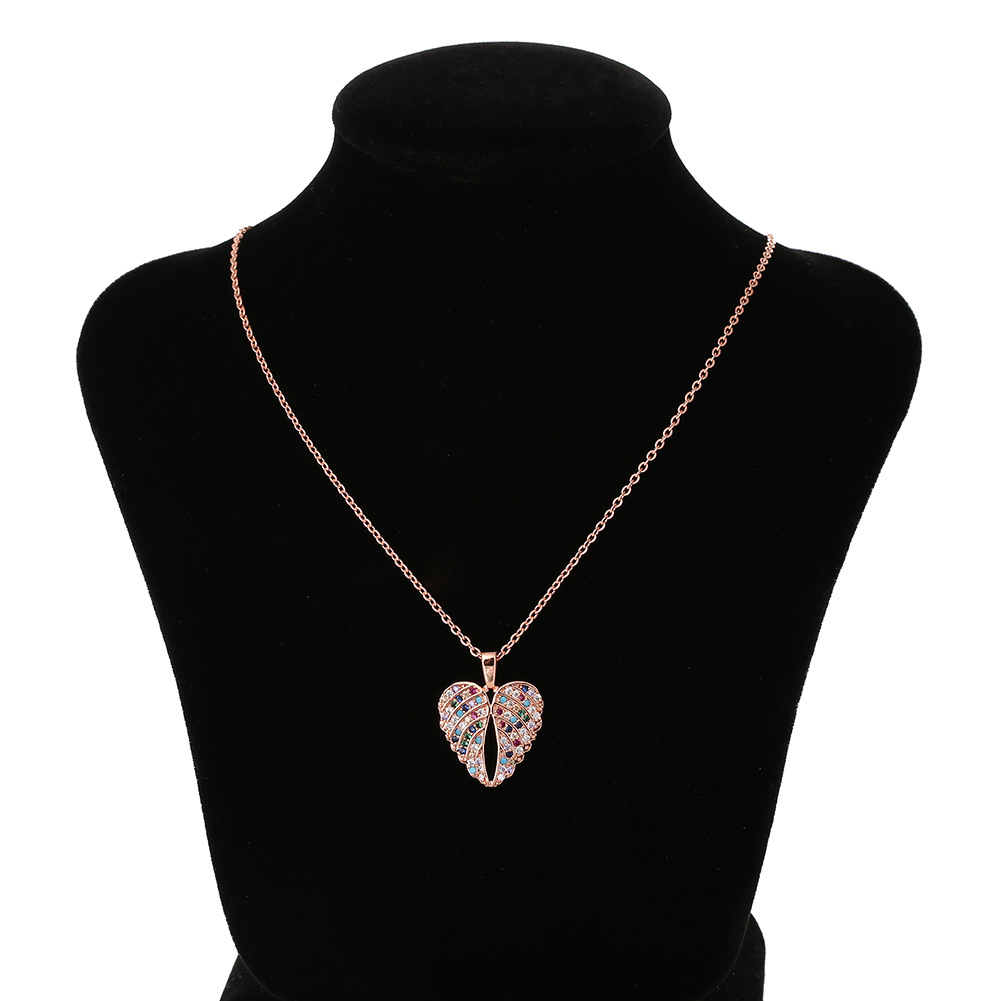 Collier Zircon Incrusté De Cuivre En Forme De Coeur Ailes De Mode En Gros display picture 7