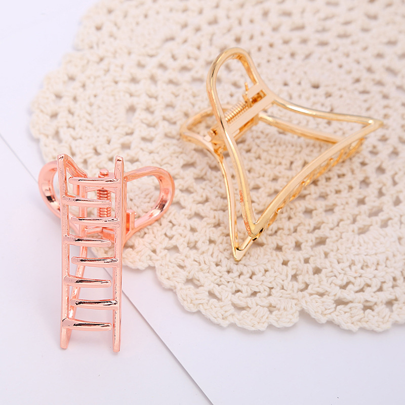 Fashion Simple Hair Accessories European And American Triangle Metal Grab Clip Wholesale display picture 3