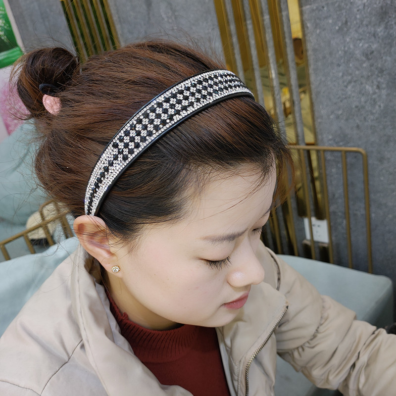 Koreanische Version Von Strass Rutsch Festem Stirnband Stirnband All-match Voll Diamant Kristall Stirnband Haarkarte Neue Einfache Mode Haarschmuck Frauen display picture 2