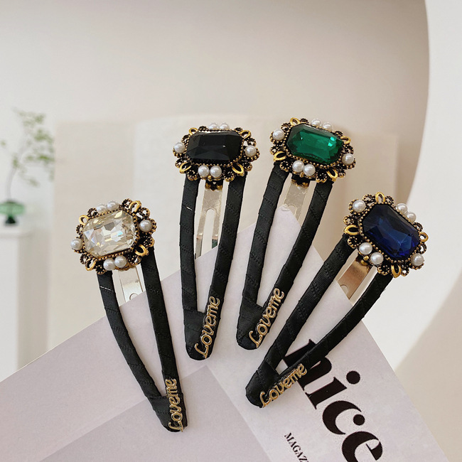 Korea's Inlaid Pearl Rhinestone Hairpin Handmade Bangs Clip Small Fragrance Style Hair Accessories Wholesale display picture 9