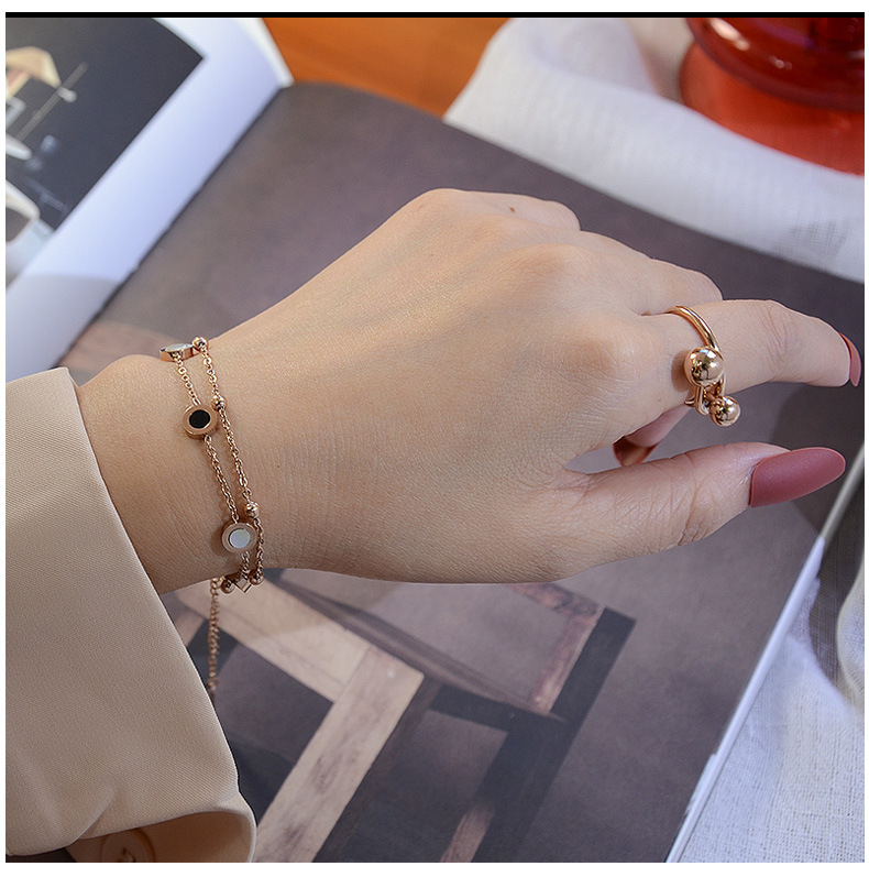 Mode Retro Minimalistische Nische Titan Stahl 18 Karat Echtes Gold Titan Stahl Armband Für Frauen display picture 12