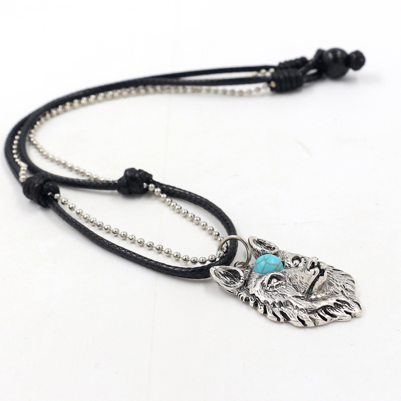 European and American creative turquoise alloy wolf head pendant necklace short men's personalized T-shirt accessories hip hop jewelry