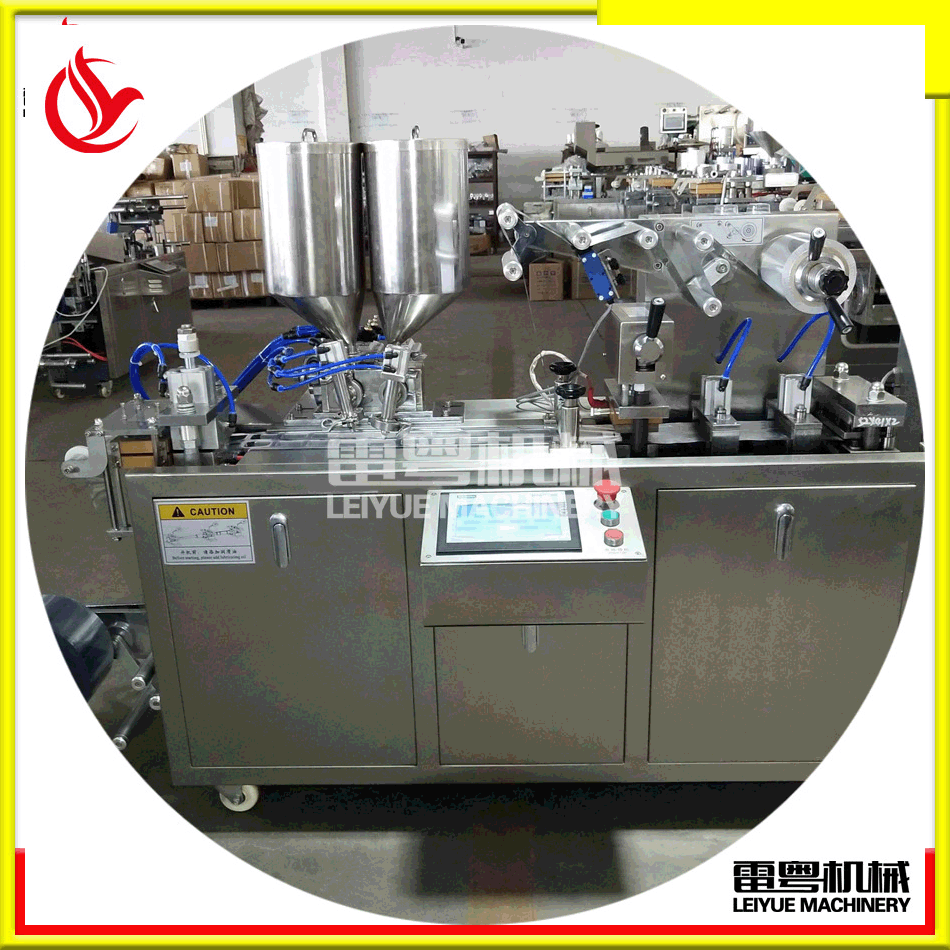 小型双色液体包装机 果酱/黄油/辣椒酱/巧克力酱果冻盒灌装包装机