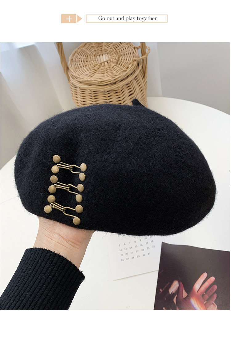 Women's Basic Retro British Style Solid Color Metal Button Eaveless Beret Hat display picture 3