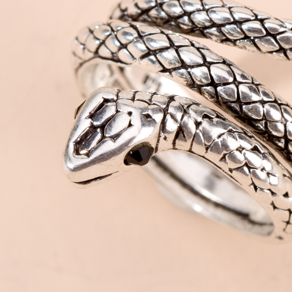 European and American retro punk ring cobra shape