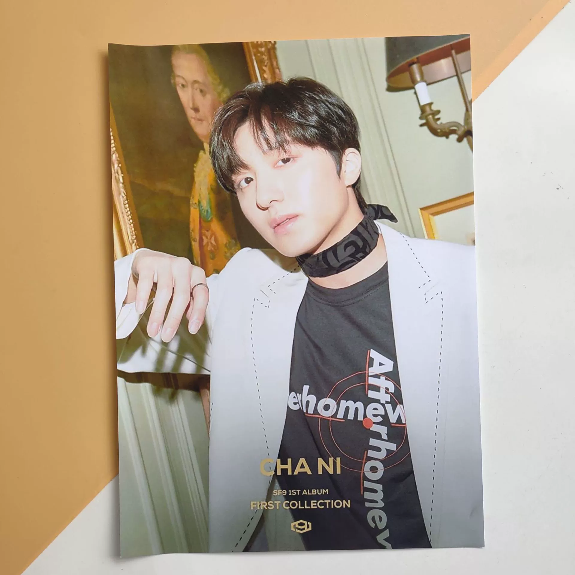 Альбом SF9 "FIRST Collection" с тем же набором постеров-фото стикерпаком