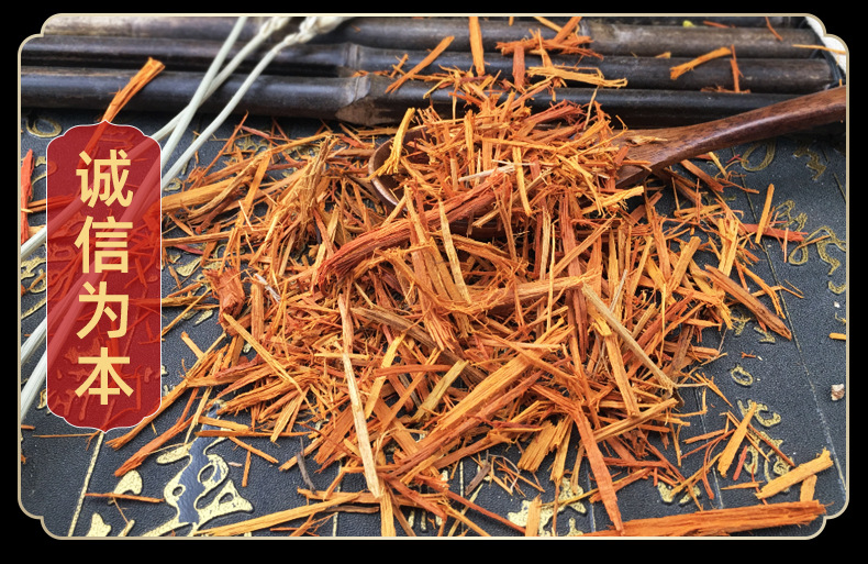Suo Mu Dried Sappan Wood Pieces Su Mu Bulk Chinese Herb for Decoction and Herbal Tea 500g in use
