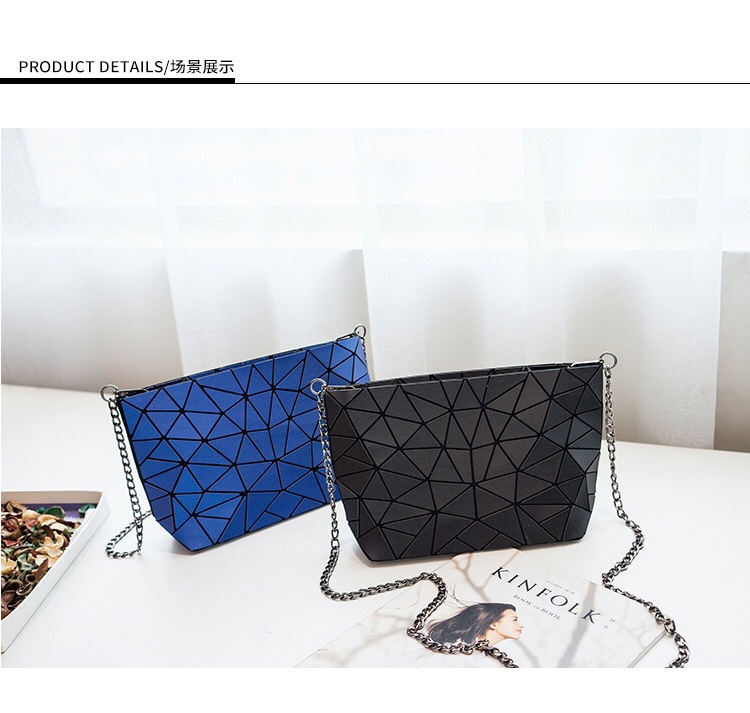 2023 New Matte 5 * 8 Geometric One Shoulder Borsa da donna Versione coreana Fashion Cross Fold Leggero Lingge Borsa piccola_voghion.com