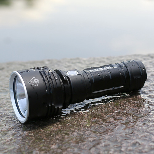 Cross-border new super bright P70 flashlight outdoor strong light high power USB charging waterproof camping LED flashlight