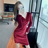 Long sleeve dress with deep V-neck， low chest and slim fit， velvet covered hip skirt and long sleeve dress