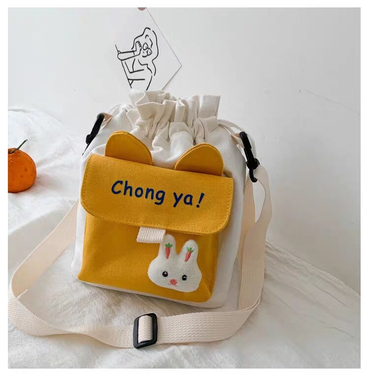 "2020 New style canvas bags for foreign trade, Korean style creative and fashionable shoulder bags, crossbody bags, one-piece consignment. undefined