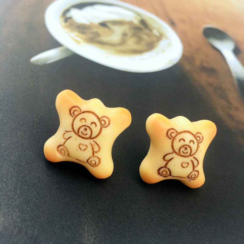 Creative Bear Biscuit Earrings Cute Bear Resin Drop Earrings display picture 1