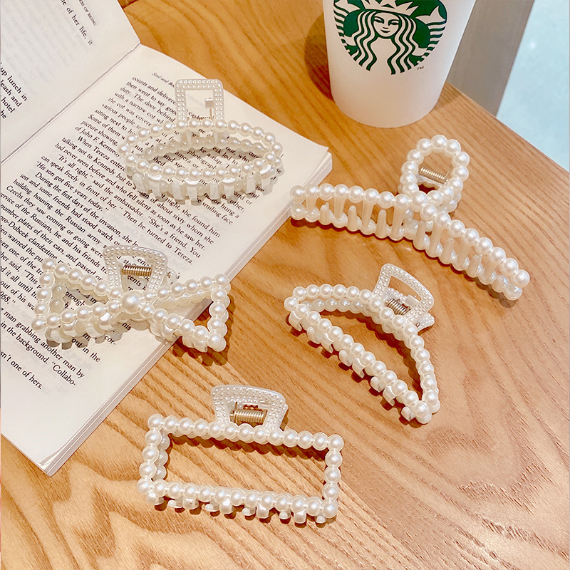 South Korea Imitation Pearl Catch Clip Hollow Plate Hair Catch Shark Clip Back Head Hair Accessories display picture 1