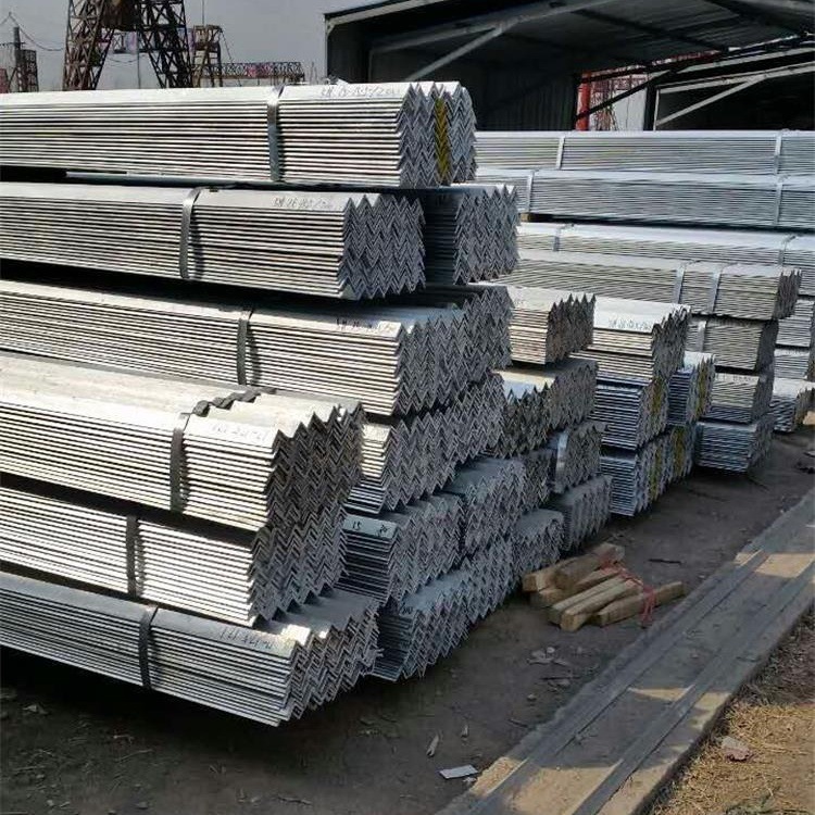 供应现货Q235等边热镀锌角钢 价格优惠