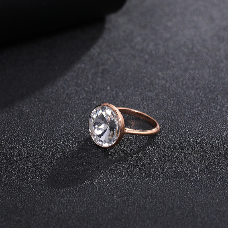 ŷ����Լ�¿�Բ�α�ʯ��ָŮ��ʱ�и��Կ羳���а���ָ����������