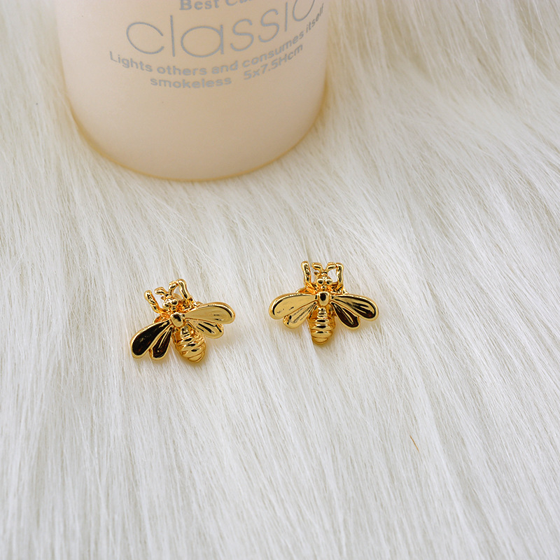 New Fashion Little Bee Earrings 925 Silver Post Simple Earrings Wholesale display picture 4