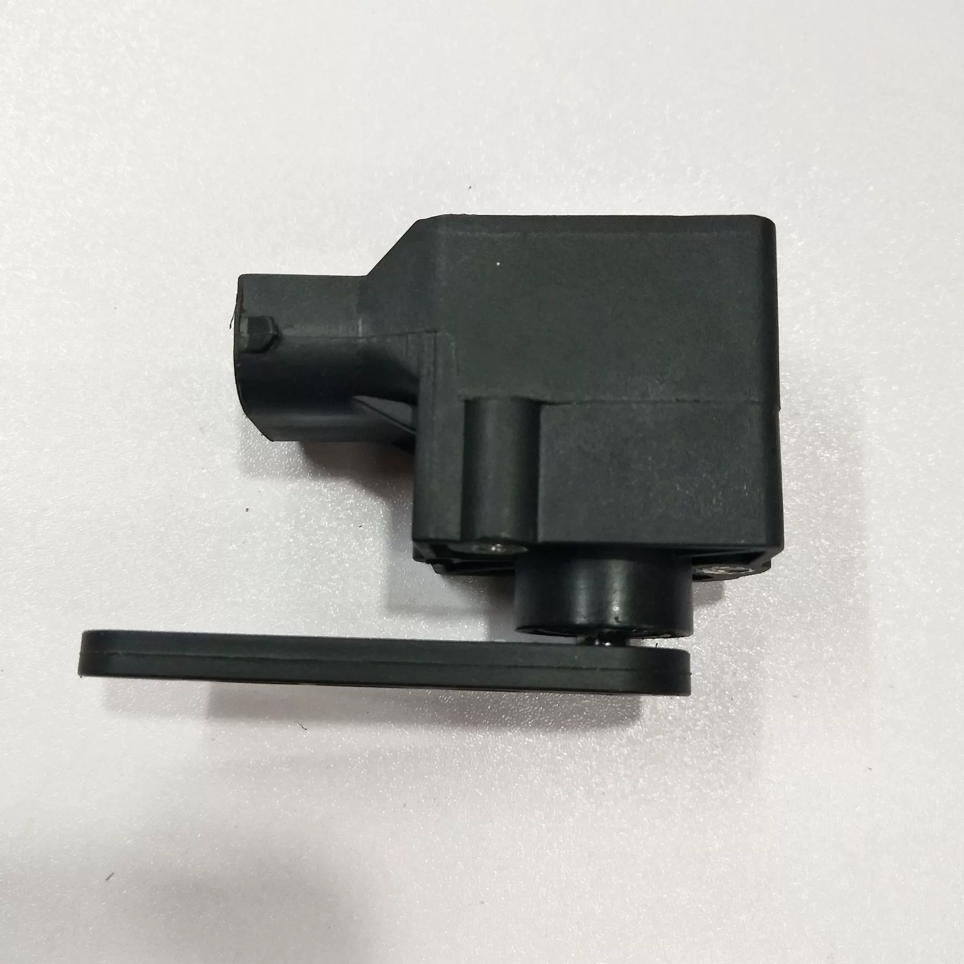 Suitable for the BMW X5 X3 Z4 E39 E46 E53 headlight liquid level sensor 37146784697
