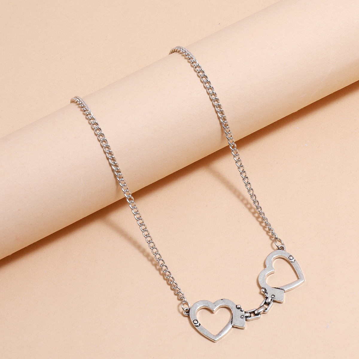 Simple Fashion  Hollow Double-heart Clavicle Chain Heart-shaped Handcuff Couple Necklace display picture 3