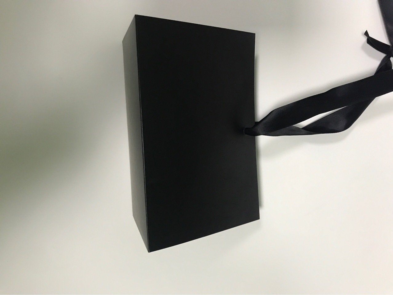 可折叠可定制任一颜色哑膜光膜烫金Uv带丝带可斜跨的三角形手提袋