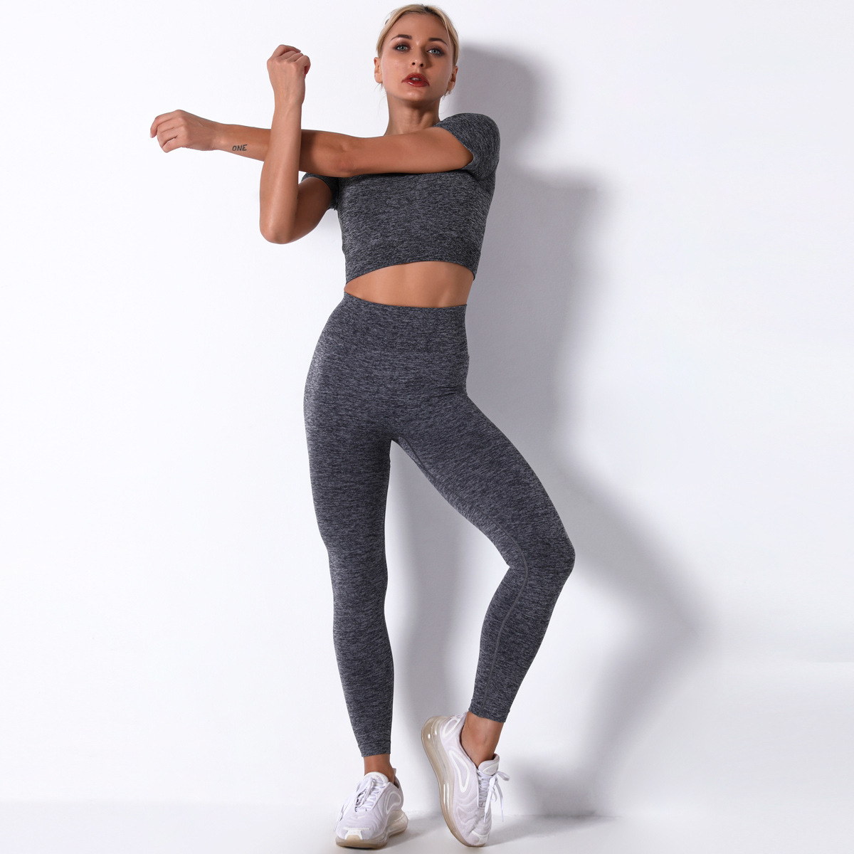 seamless knitted short-sleeved trousers yoga suit  NSNS11048